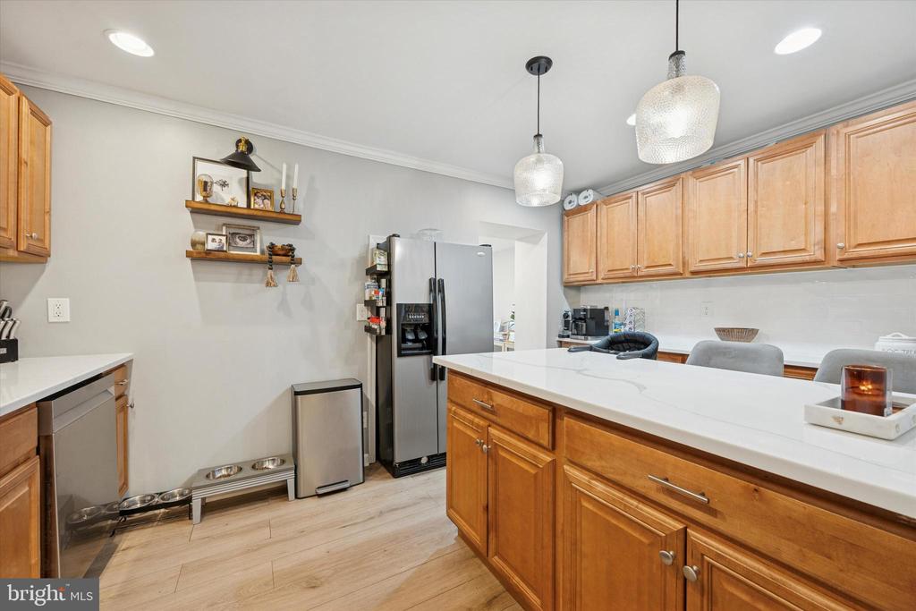 305 W CHESTNUT STREET