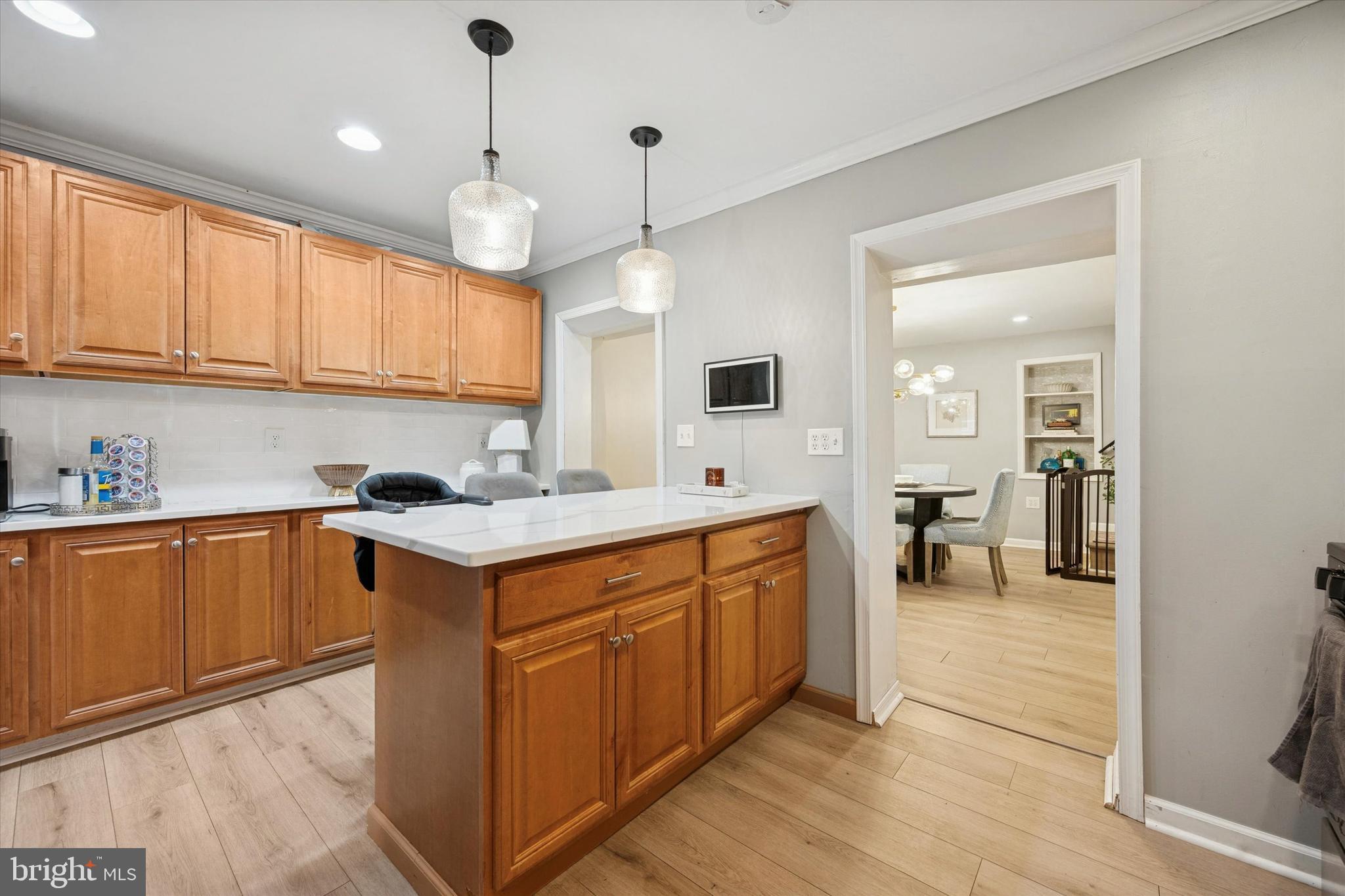 305 W CHESTNUT STREET