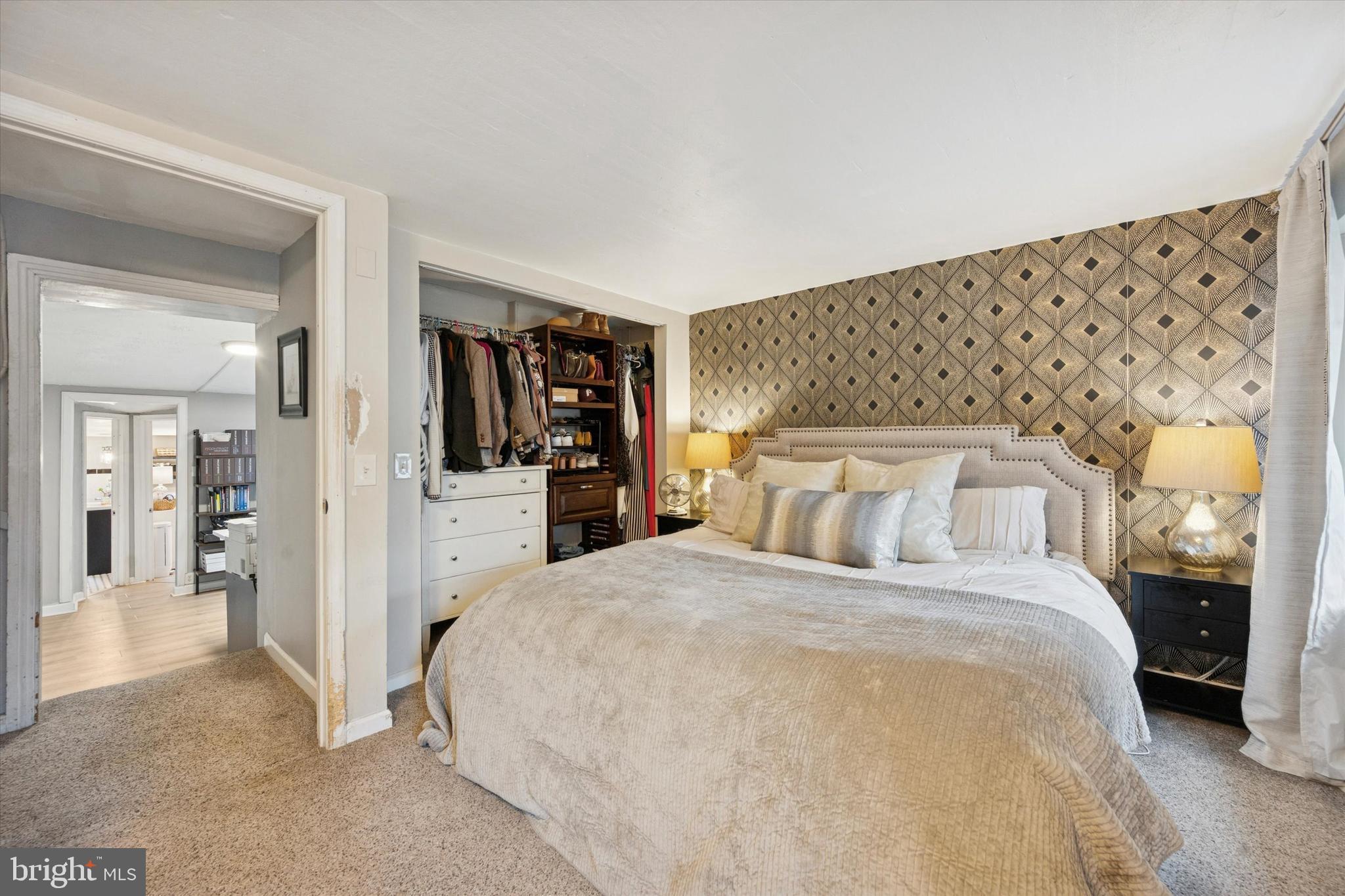 305 W CHESTNUT STREET