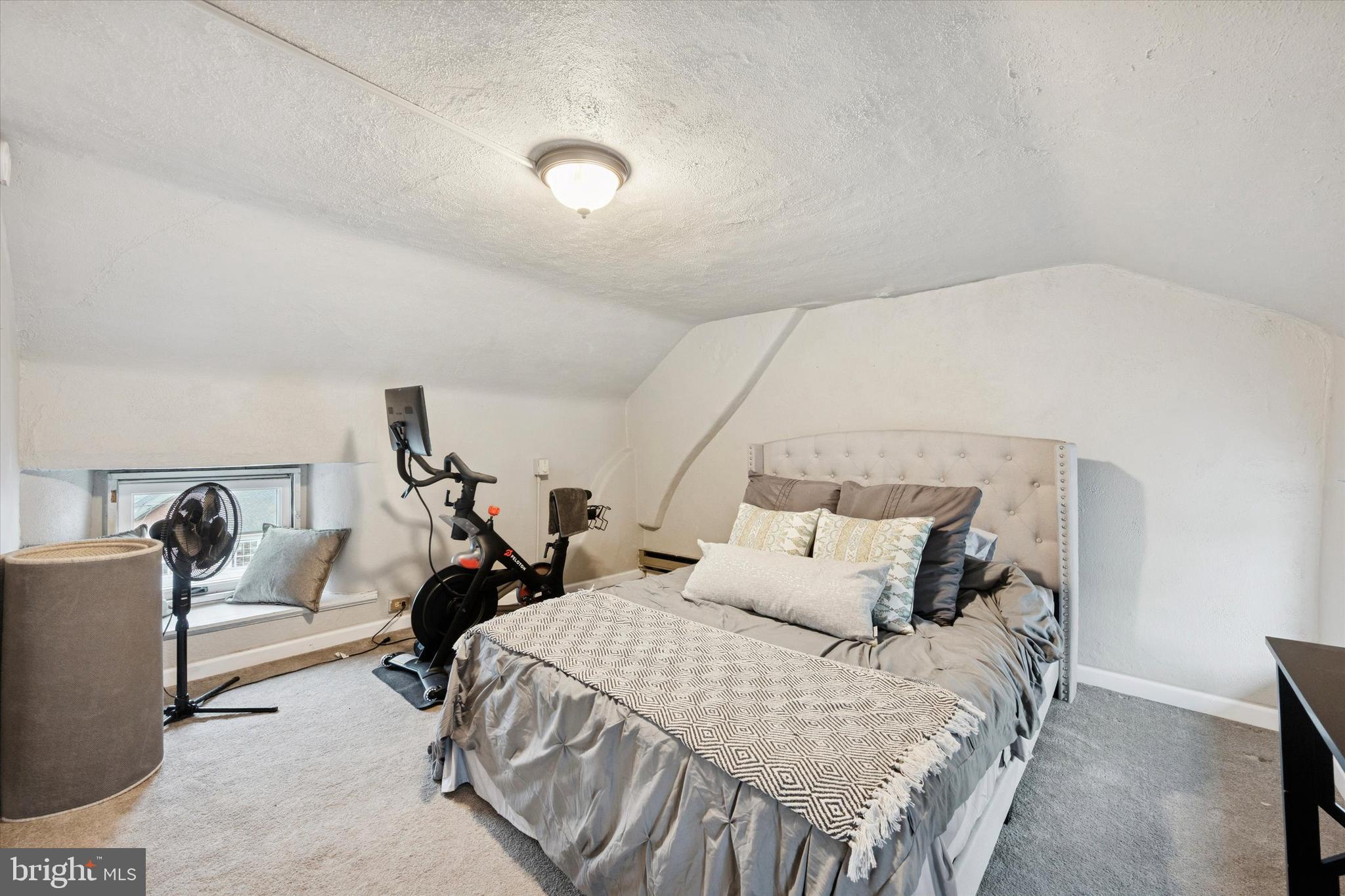 305 W CHESTNUT STREET