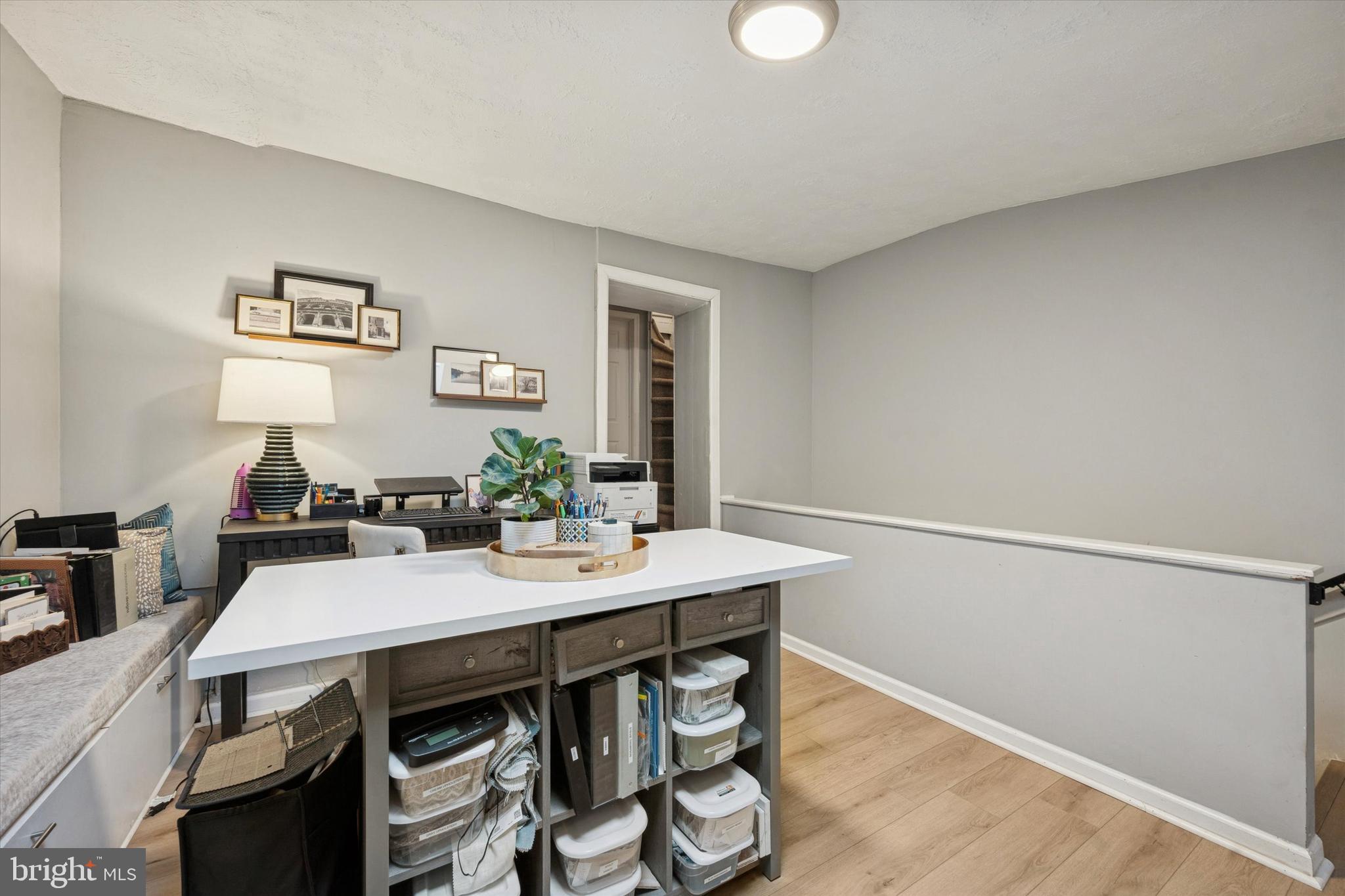 305 W CHESTNUT STREET