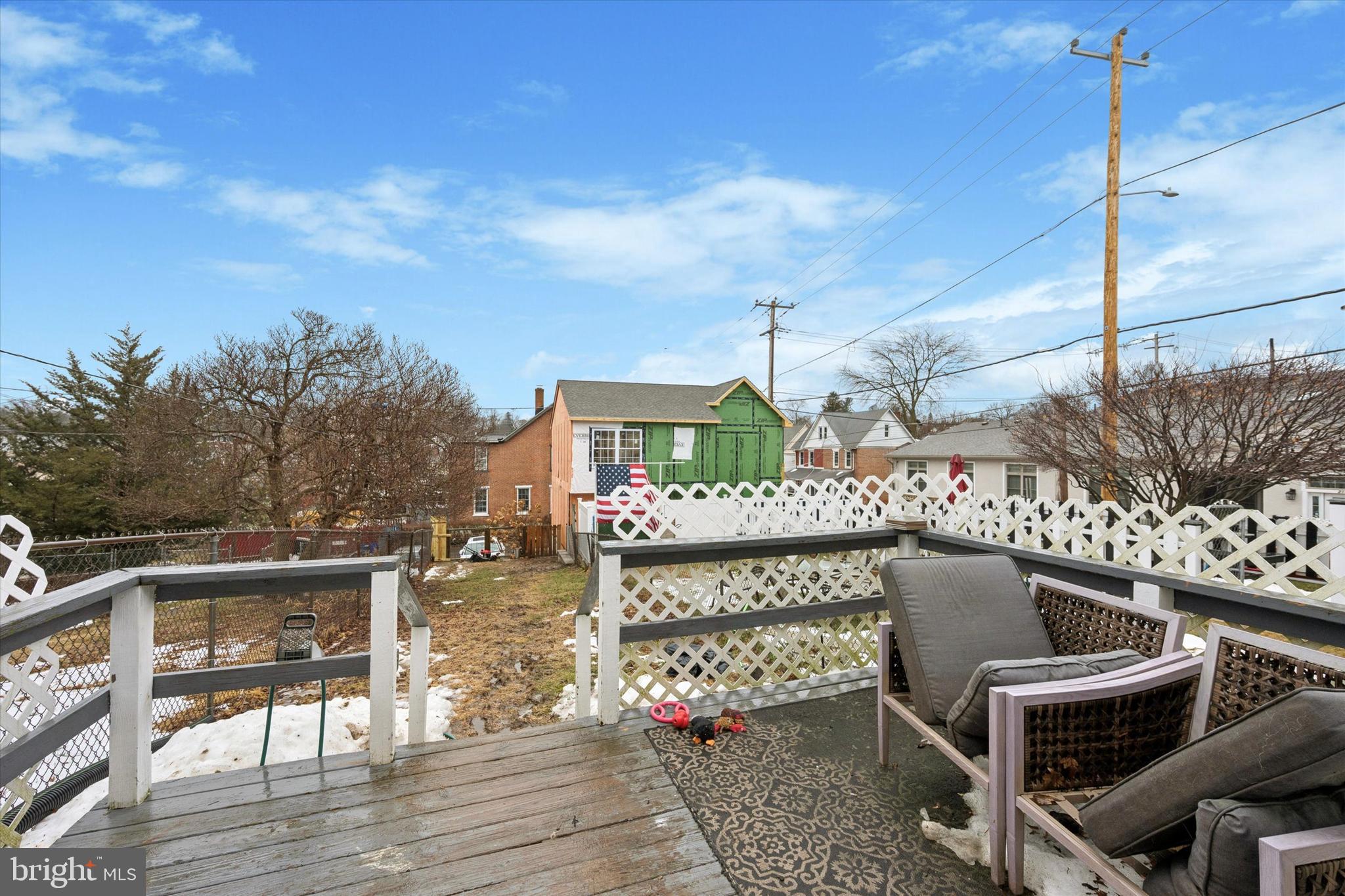 305 W CHESTNUT STREET