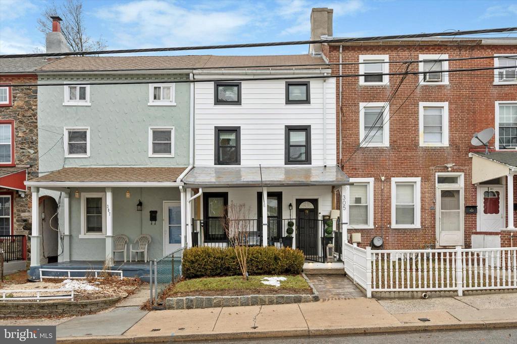 305 W CHESTNUT STREET