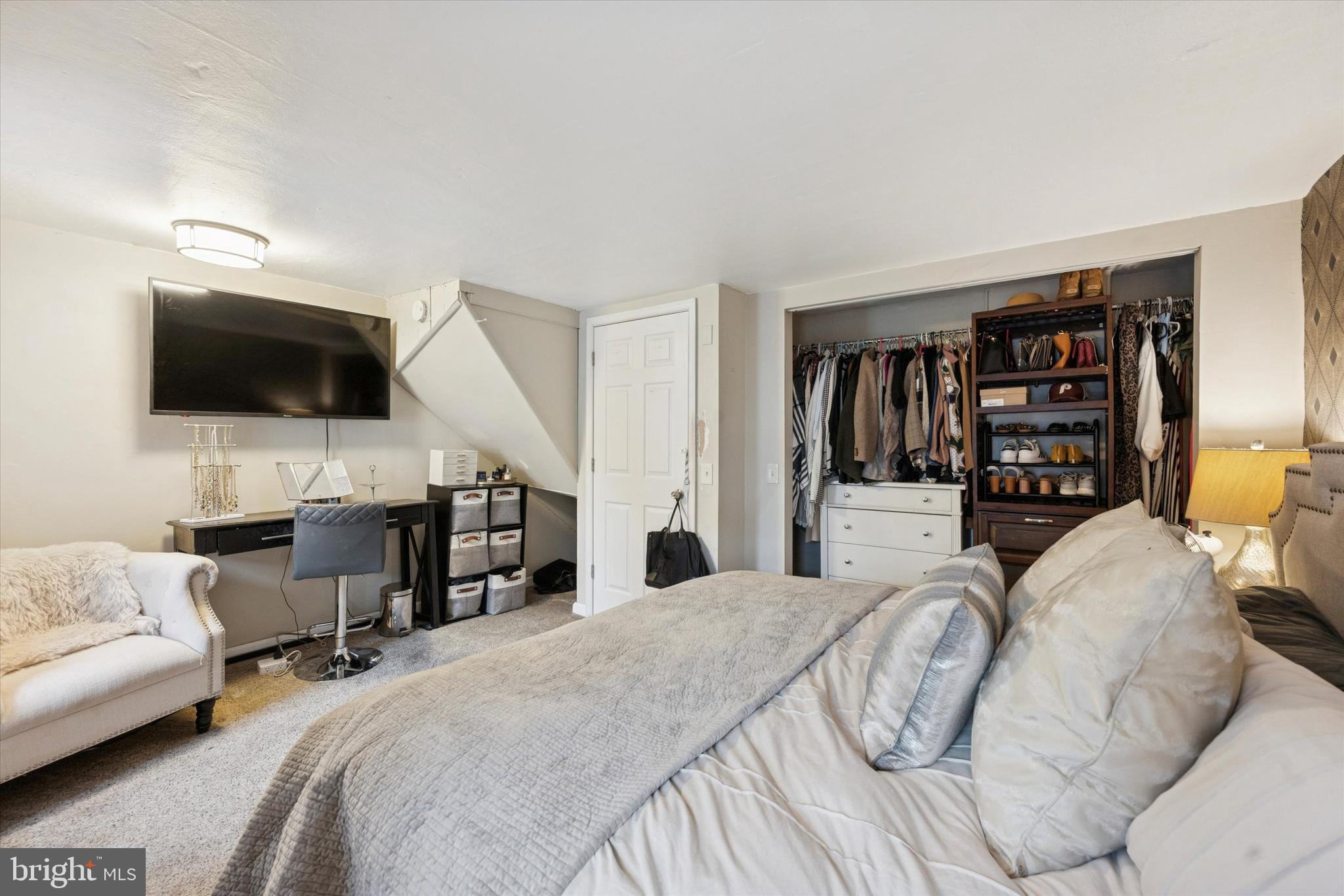 305 W CHESTNUT STREET