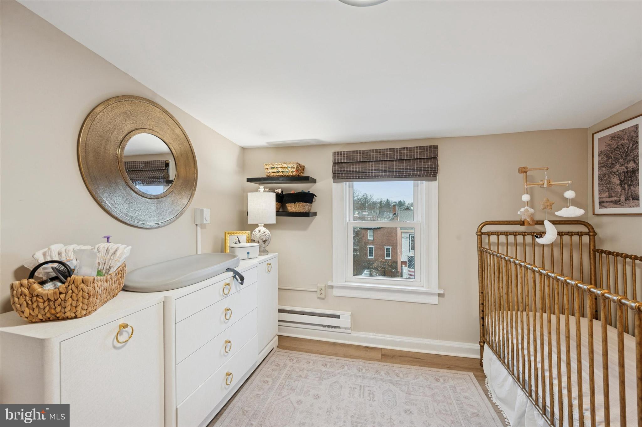 305 W CHESTNUT STREET