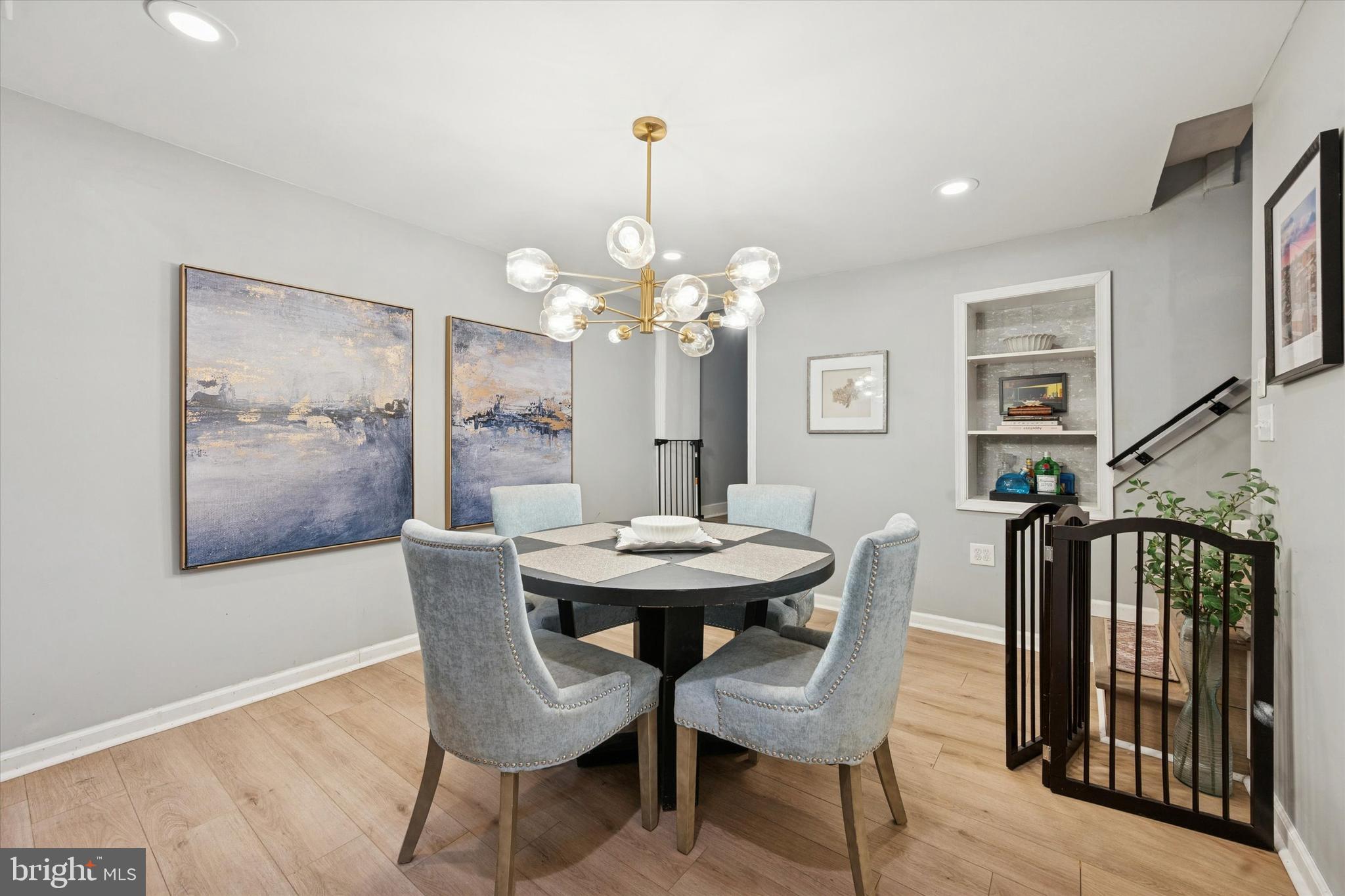 305 W CHESTNUT STREET