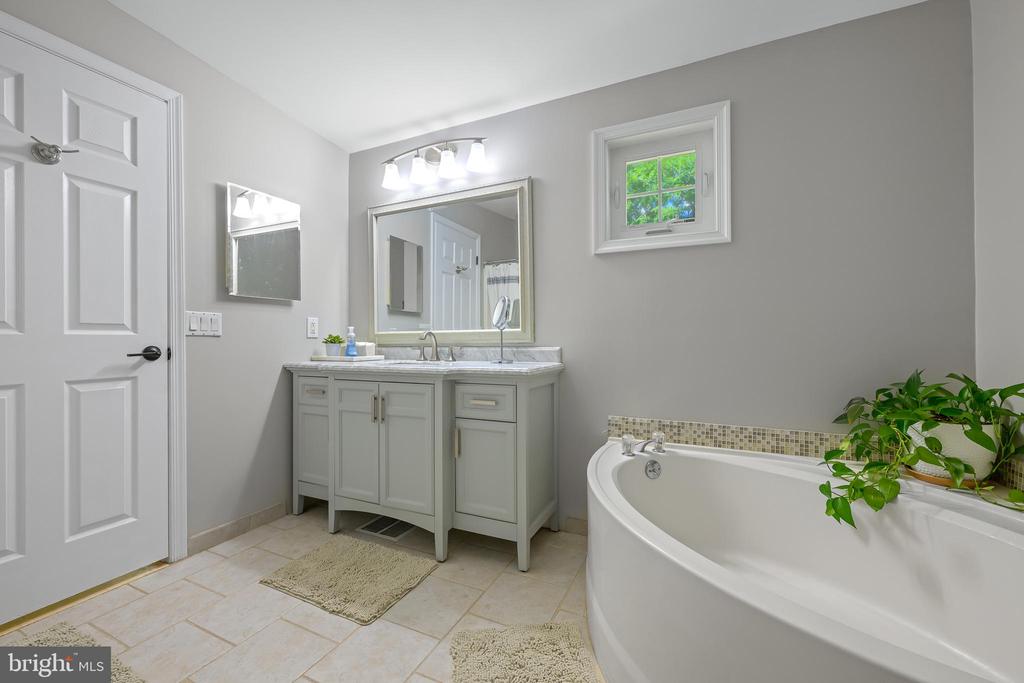 1158 Chelsea Rd