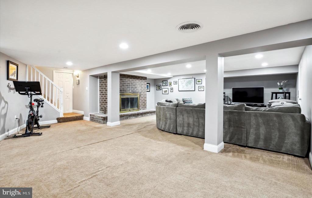 2340 Overlook Dr