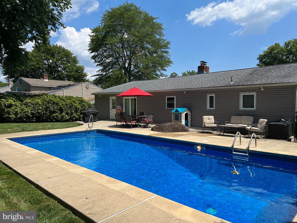 2340 Overlook Dr