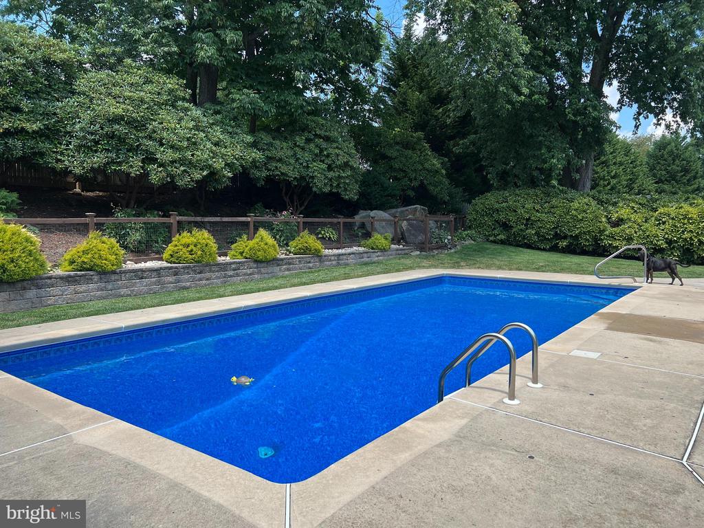 2340 Overlook Dr