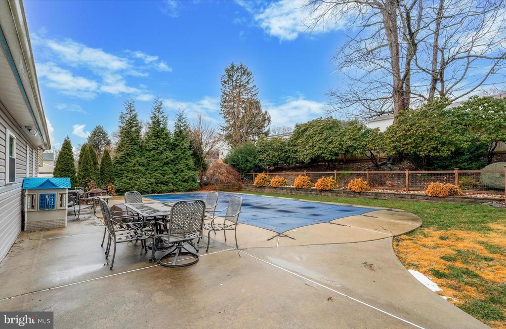 2340 Overlook Dr