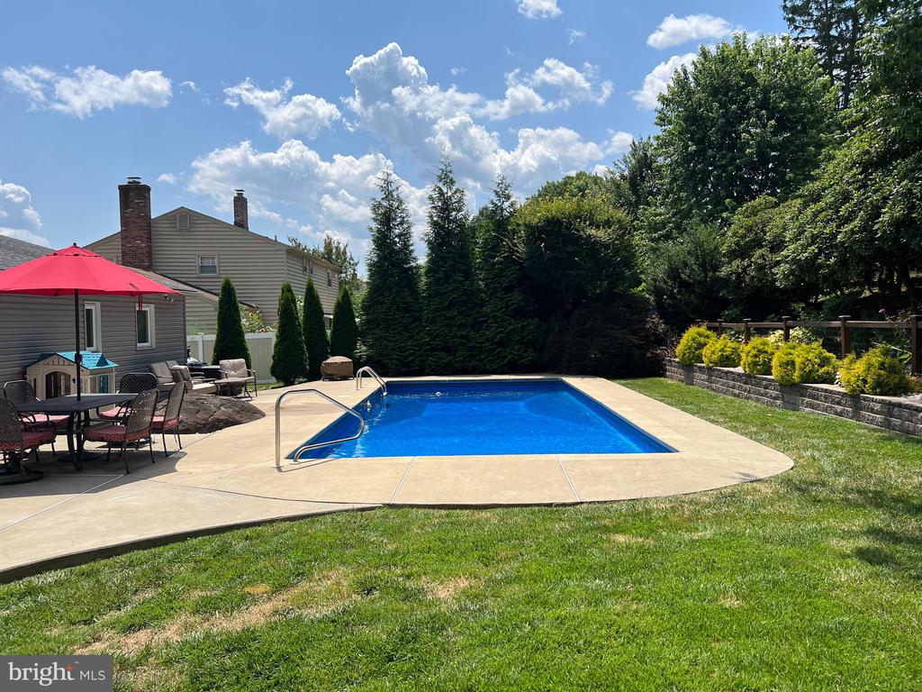 2340 Overlook Dr