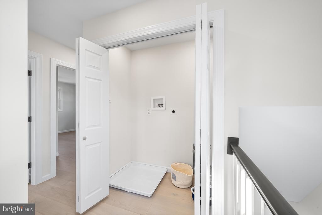 432 Lyndhurst Dr