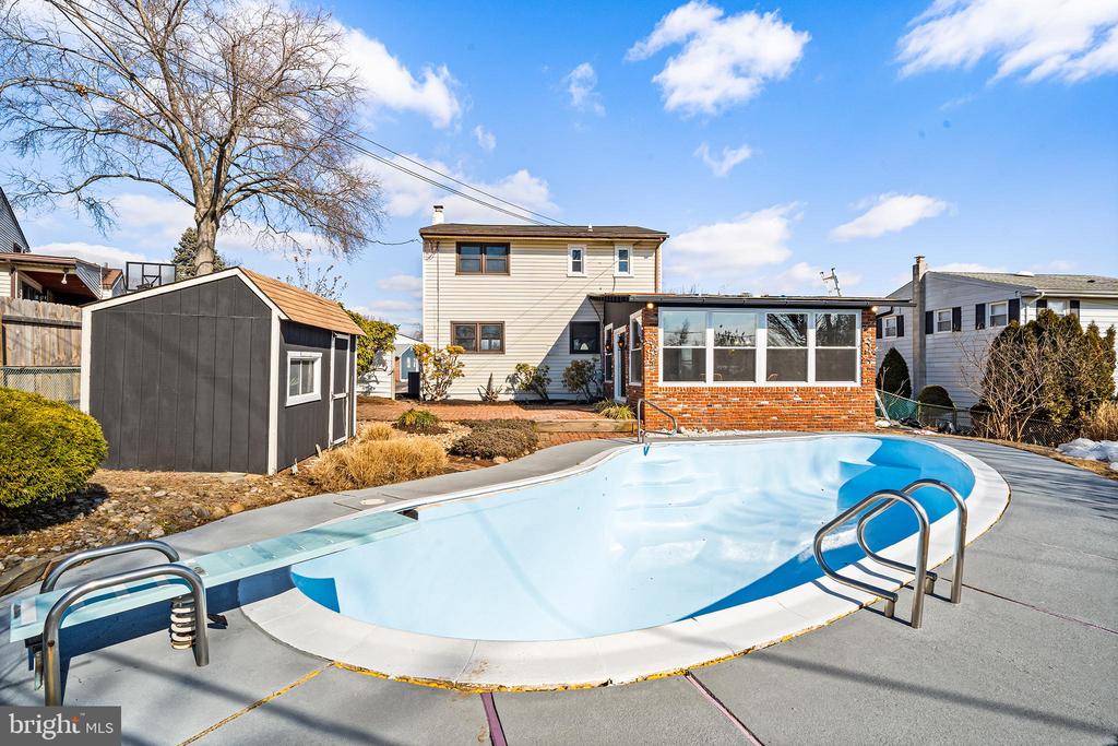 432 Lyndhurst Dr