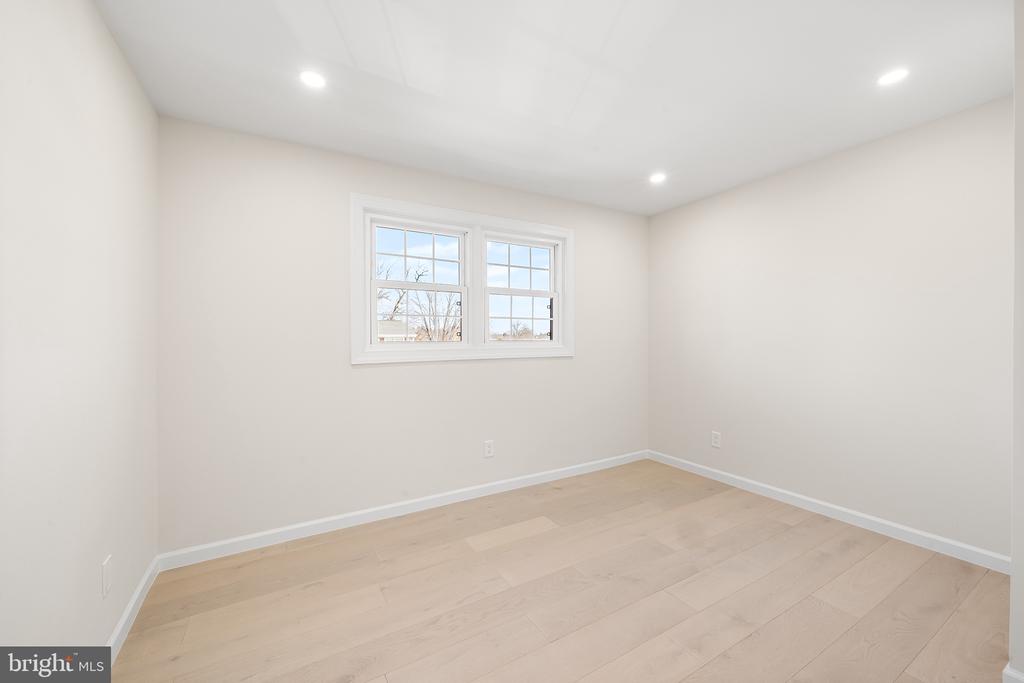 432 Lyndhurst Dr