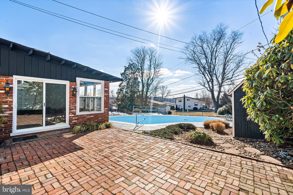 432 Lyndhurst Dr
