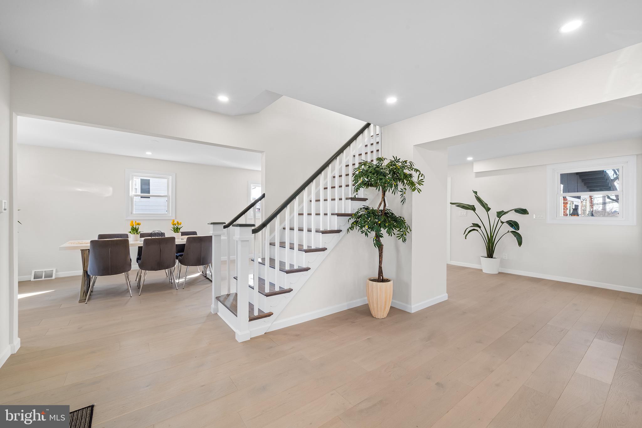 432 Lyndhurst Dr