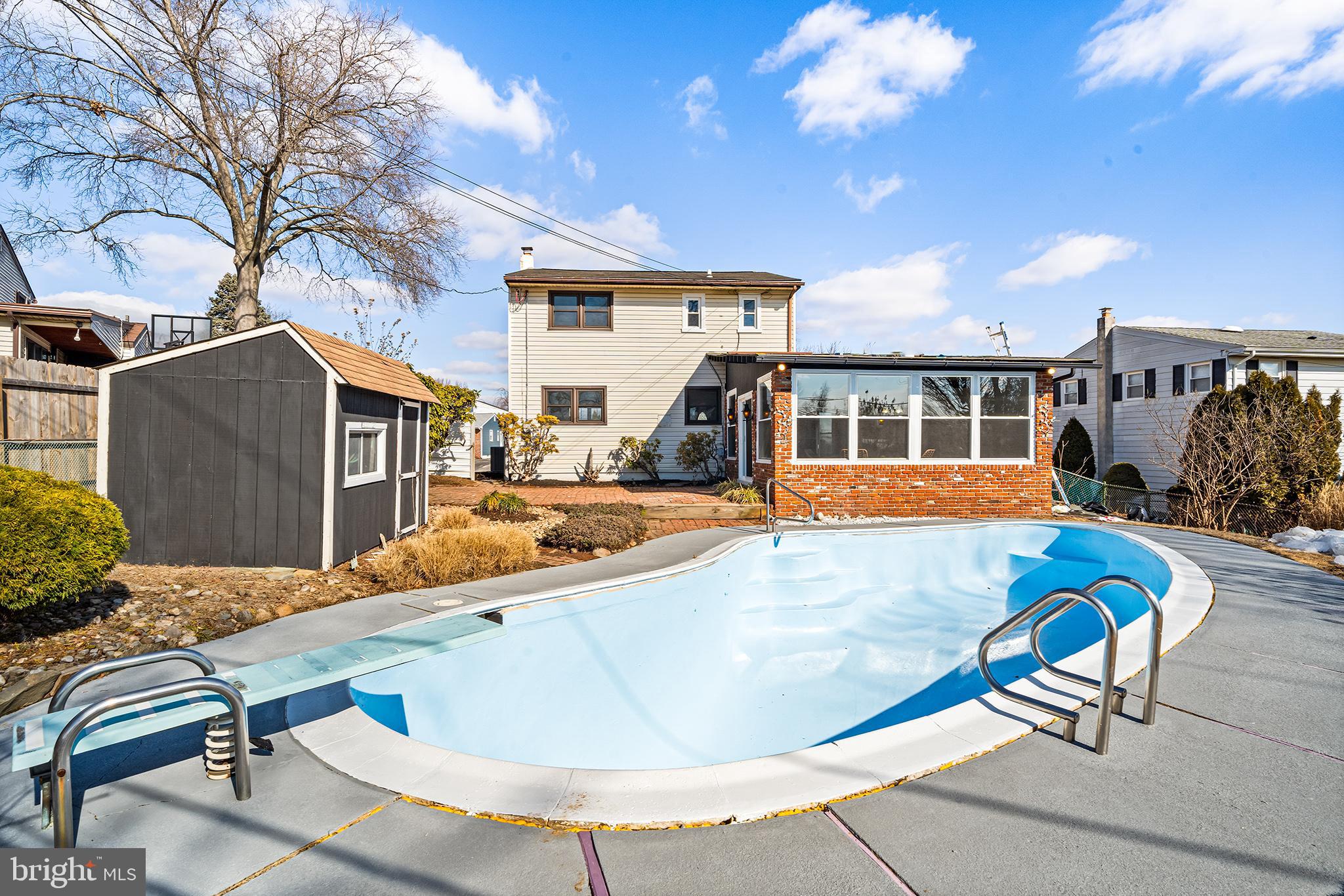 432 Lyndhurst Dr