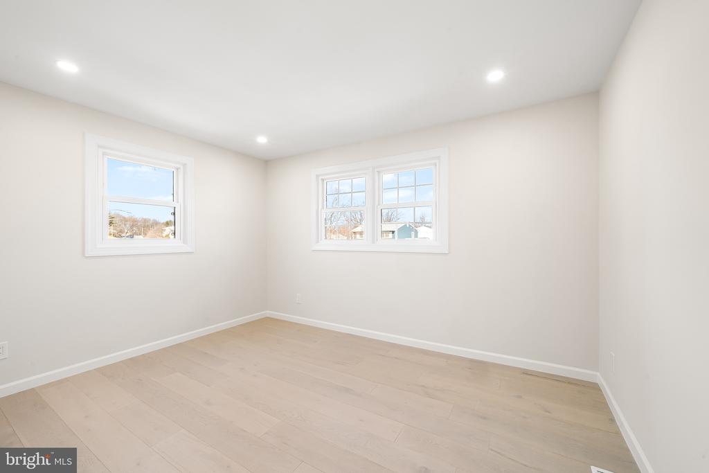 432 Lyndhurst Dr