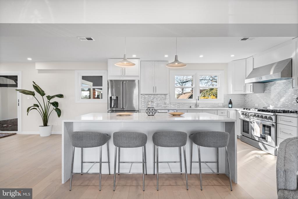 432 Lyndhurst Dr