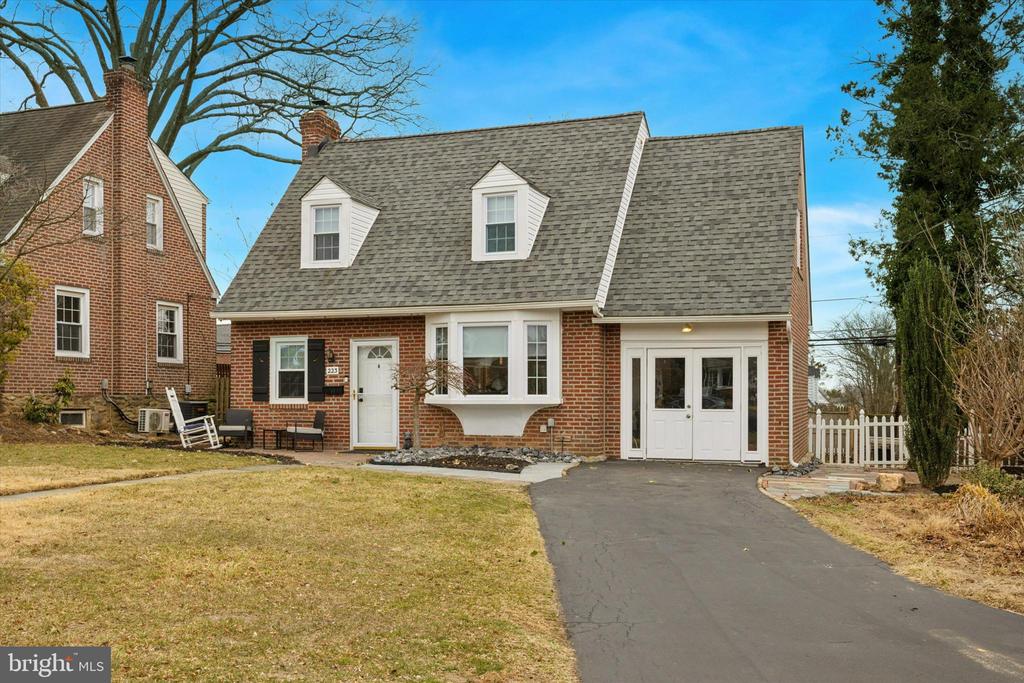 223 Ivy Rock Ln