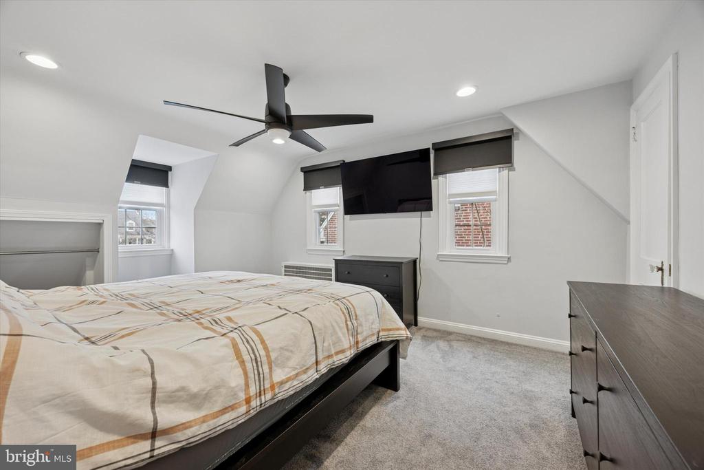 223 Ivy Rock Ln