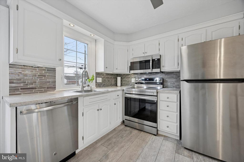 223 Ivy Rock Ln