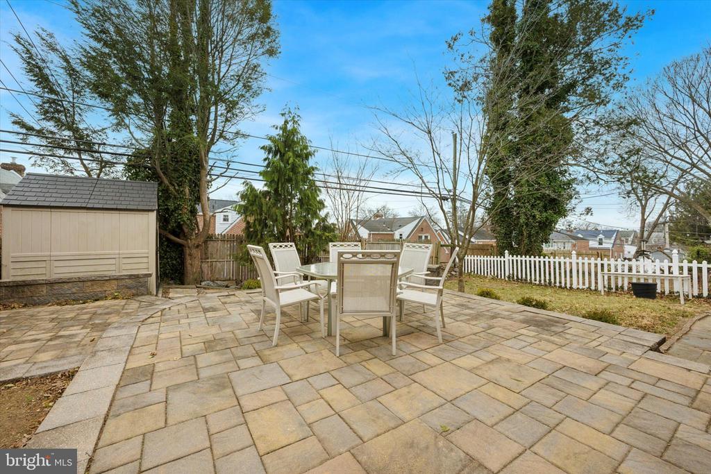 223 Ivy Rock Ln