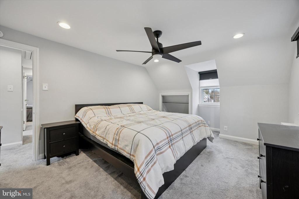 223 Ivy Rock Ln