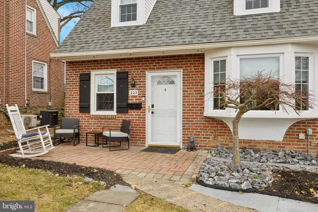 223 Ivy Rock Ln