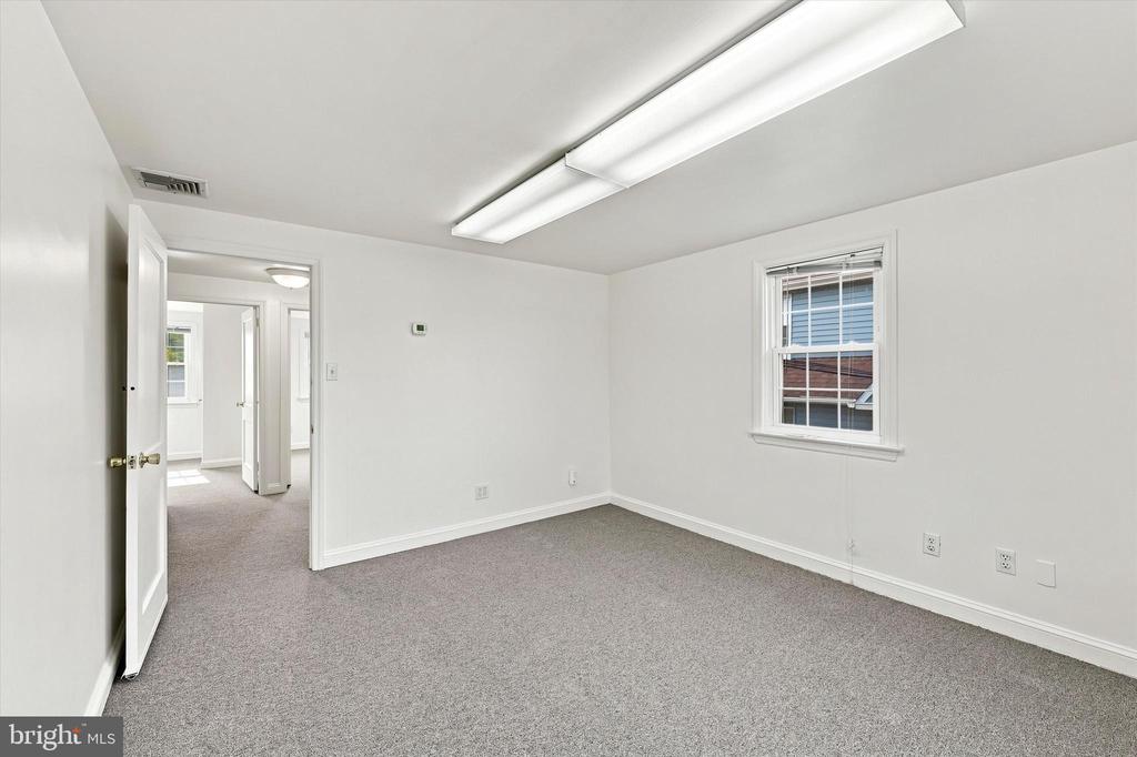 121 N EAGLE ROAD