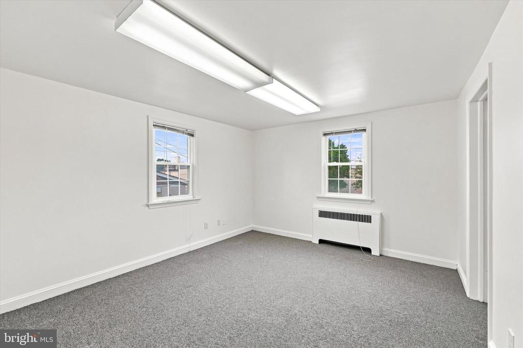 121 N EAGLE ROAD
