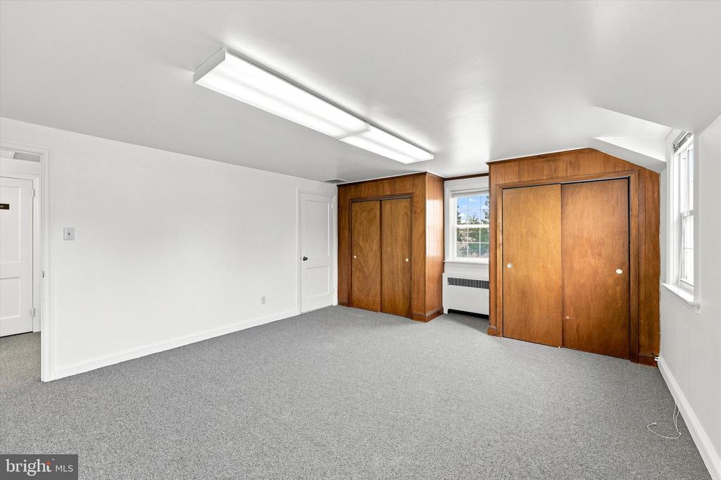 121 N EAGLE ROAD