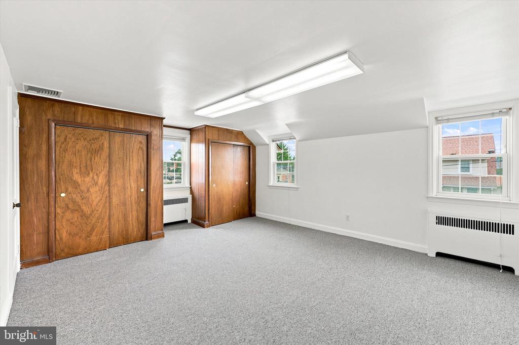 121 N EAGLE ROAD