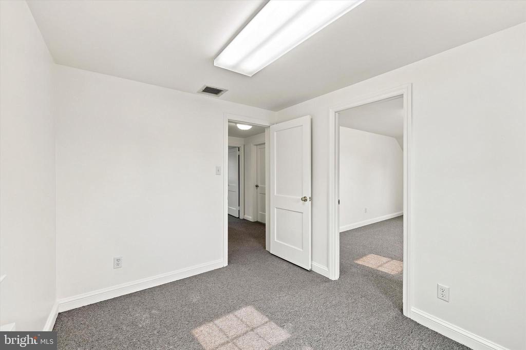121 N EAGLE ROAD