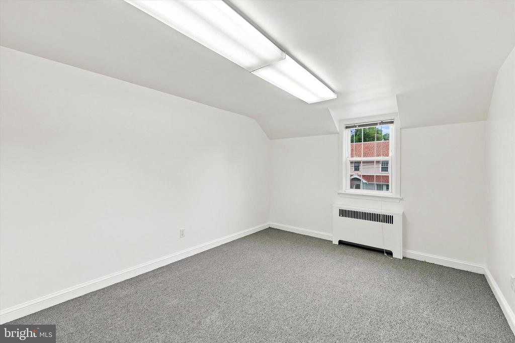 121 N EAGLE ROAD