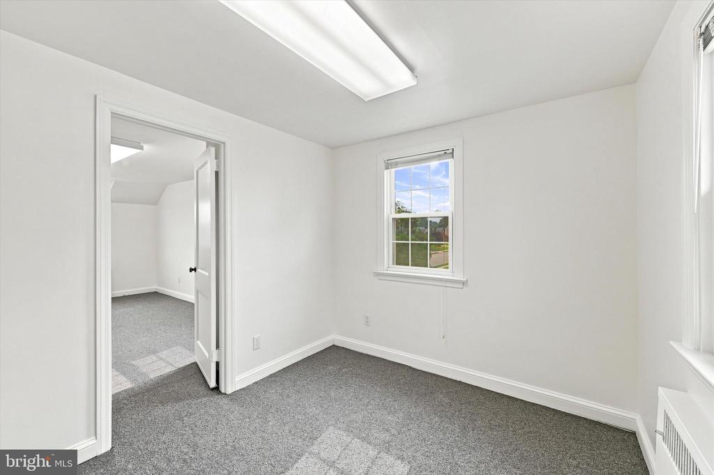 121 N EAGLE ROAD