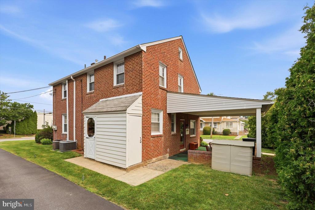 121 N EAGLE ROAD