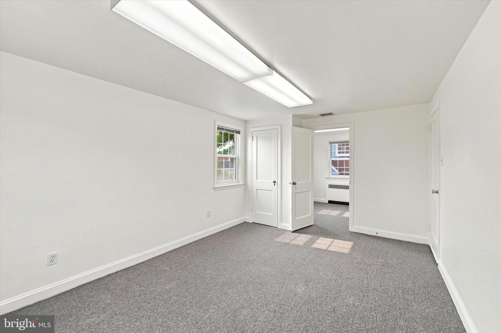 121 N EAGLE ROAD