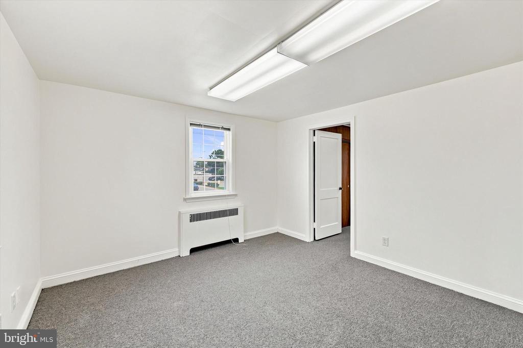 121 N EAGLE ROAD
