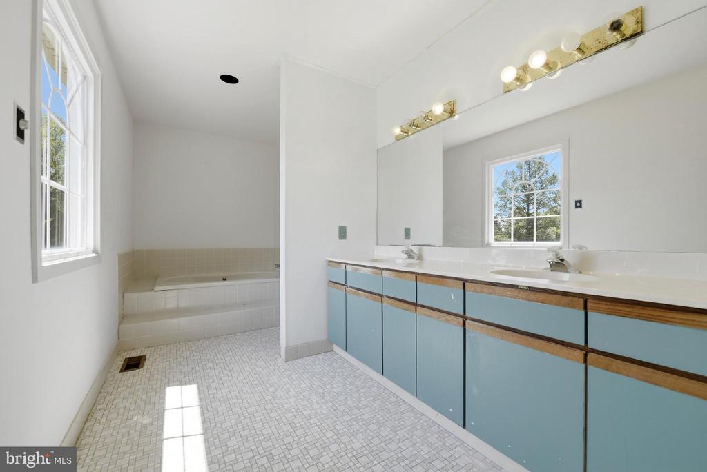 1 GLEN MEADOW DRIVE