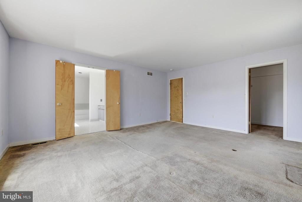 1 GLEN MEADOW DRIVE