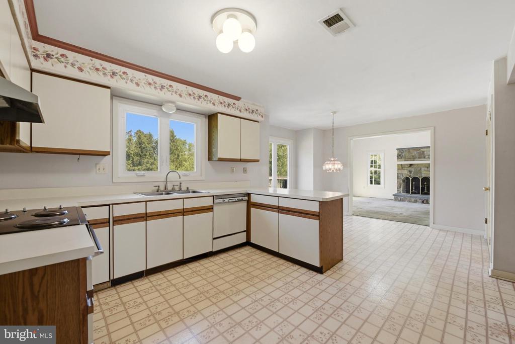 1 GLEN MEADOW DRIVE