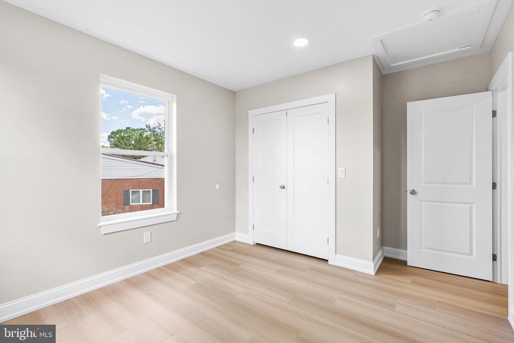 2016 WOODSIDE LANE