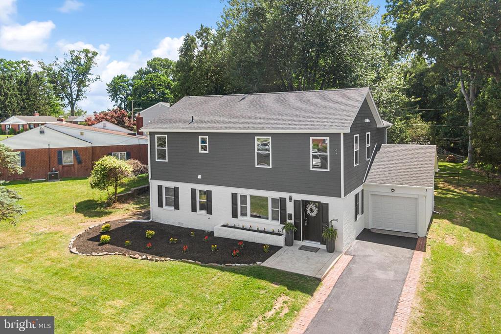 2016 WOODSIDE LANE