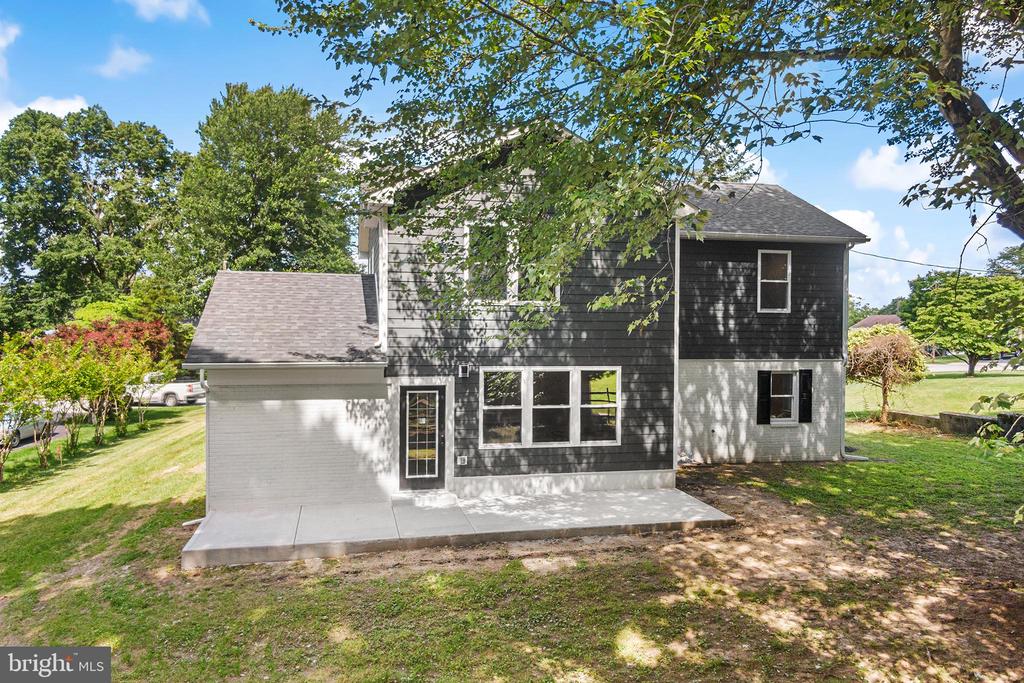 2016 WOODSIDE LANE