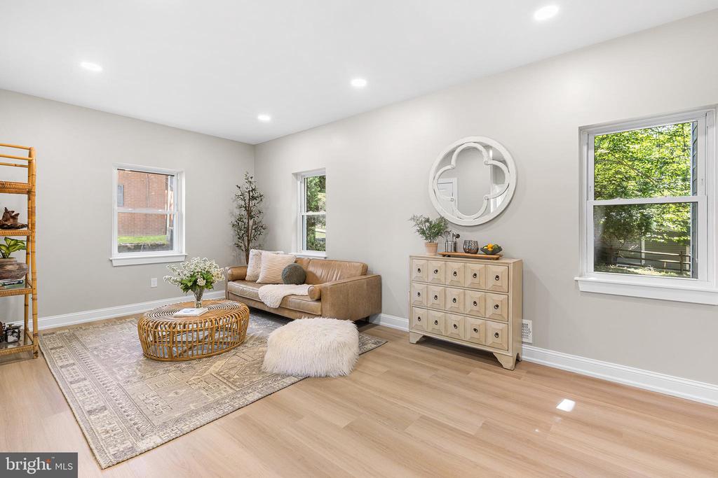 2016 WOODSIDE LANE