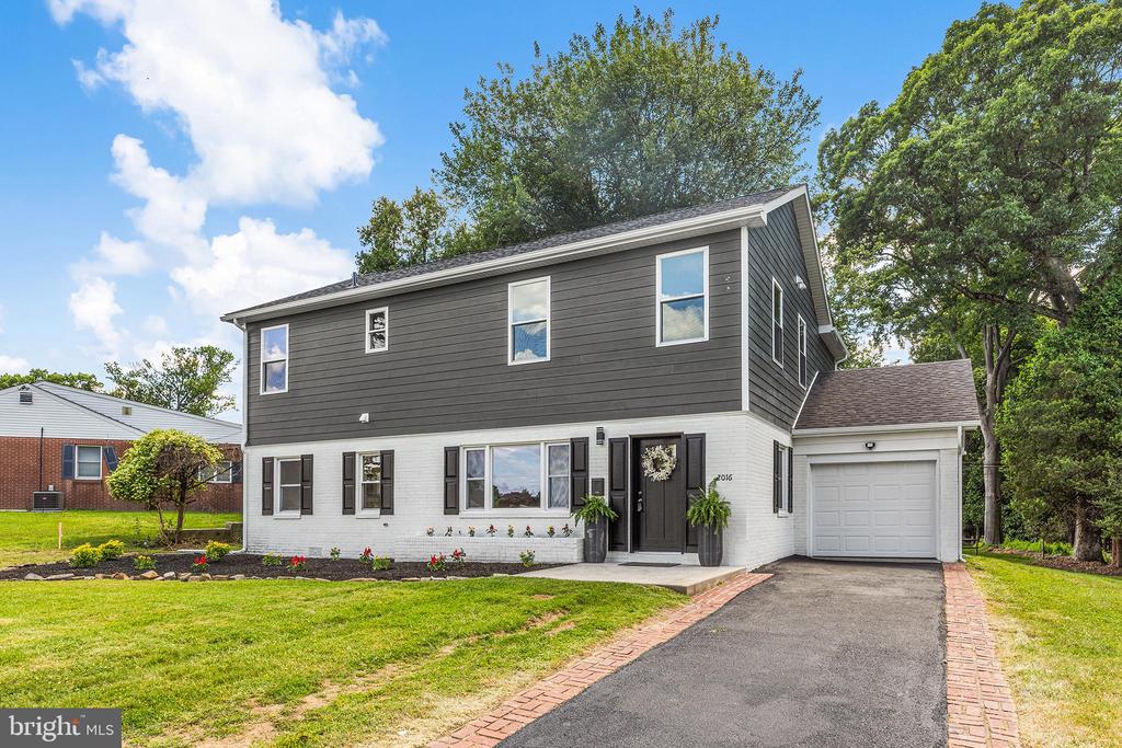 2016 WOODSIDE LANE