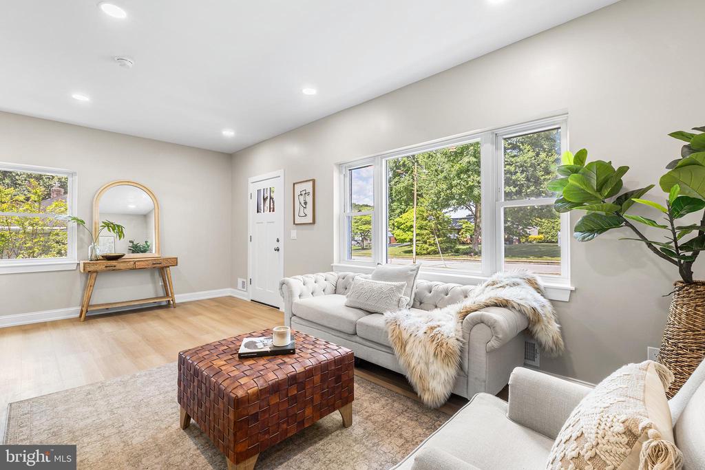 2016 WOODSIDE LANE