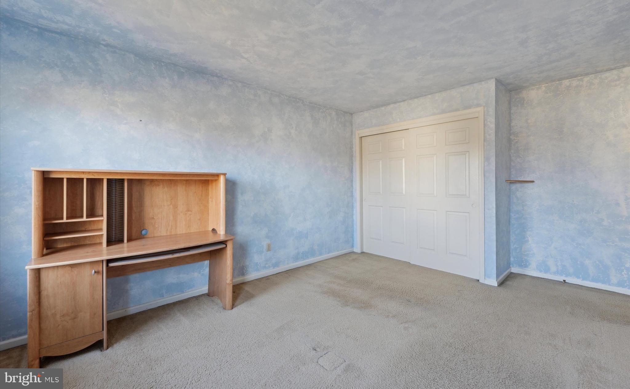 201 Winthrop Ln